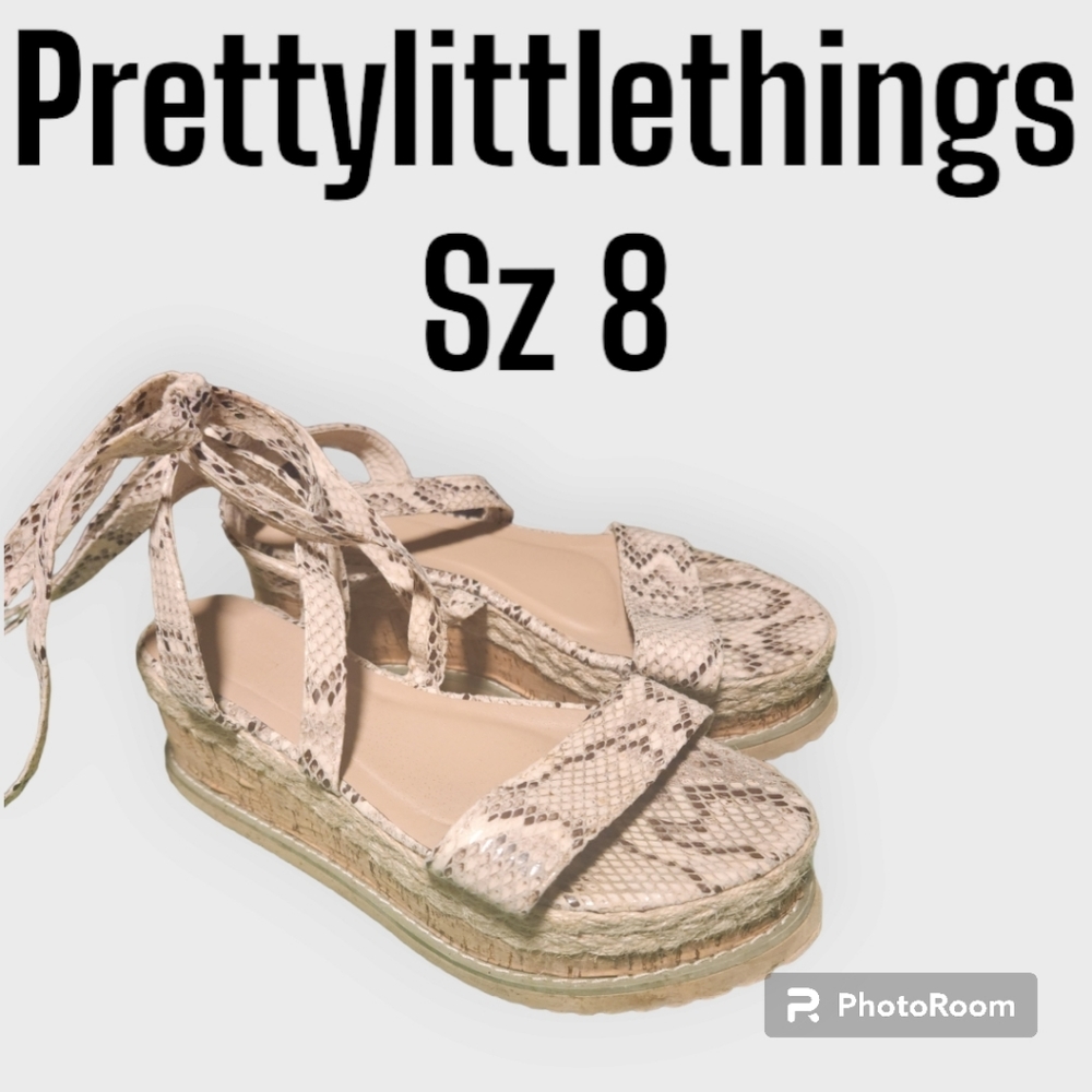 🍄Prettylittlethings sandals sz 8